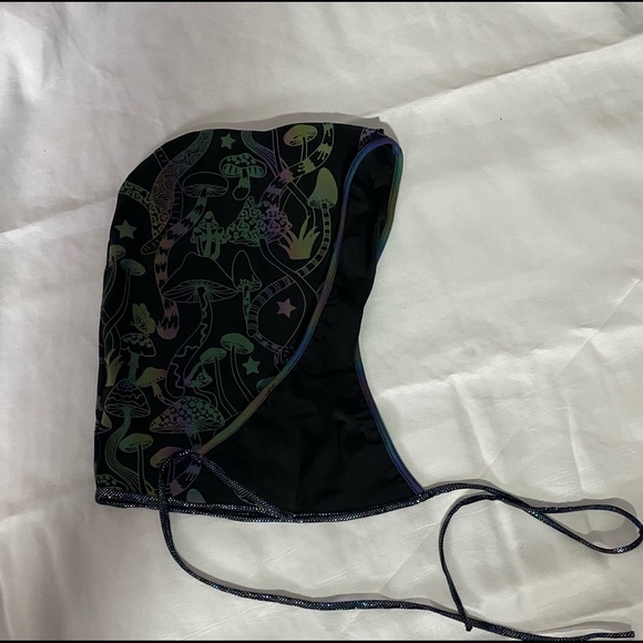 Rainbow Reflective mushroom hood - Picture 4 of 5